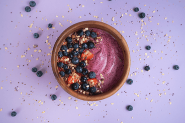 Vanilla-Blueberry Cake Smoothie Bowl